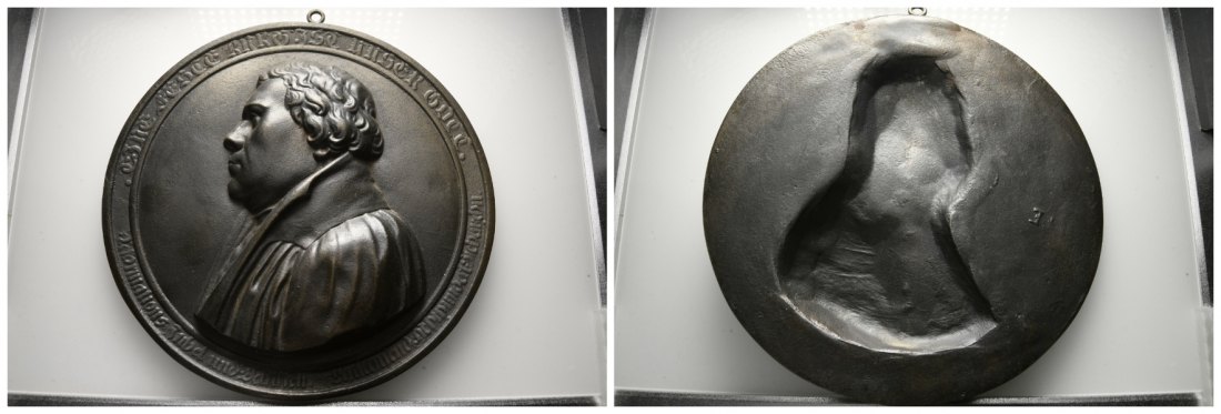  Medaille; Bronze; Martin Luther, gehenkelt; 586 g, Ø 160 mm   