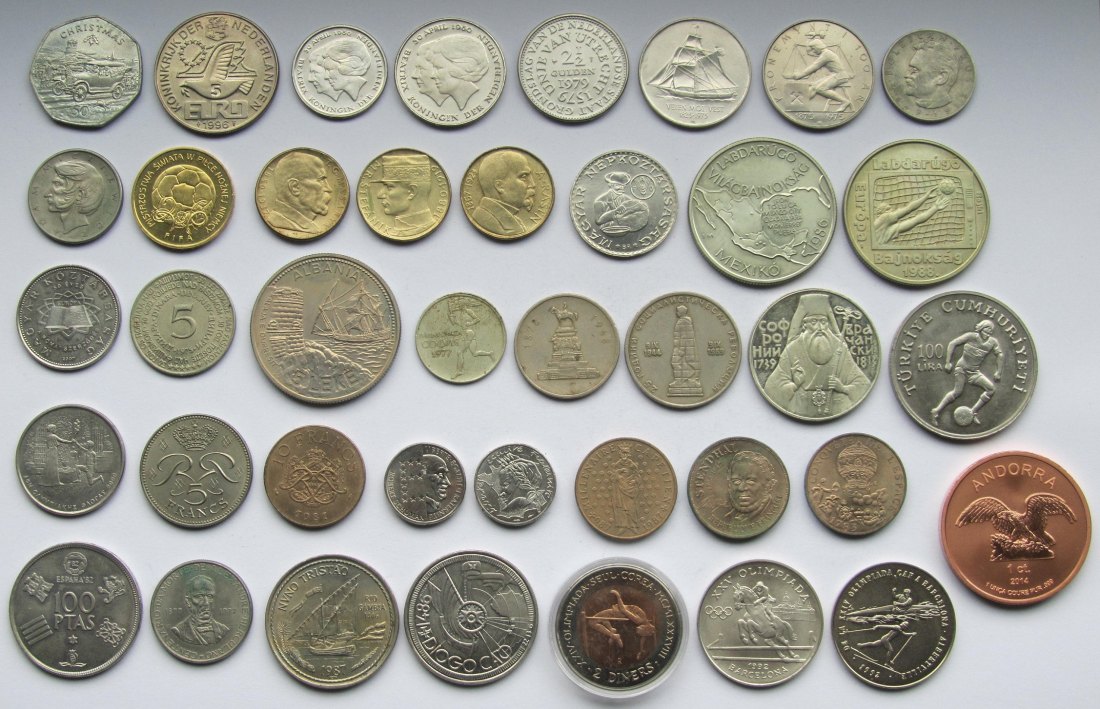  Europa: Lot aus 40 verschiedenen Gedenkmünzen   