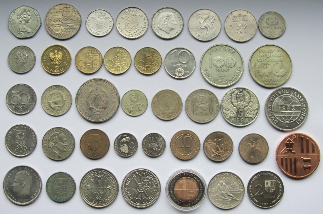  Europa: Lot aus 40 verschiedenen Gedenkmünzen   