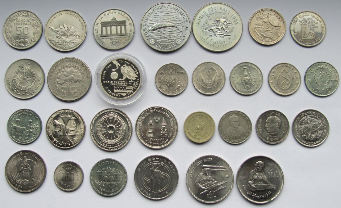  Afrika/Asien: Lot aus 29 verschiedenen Gedenkmünzen   