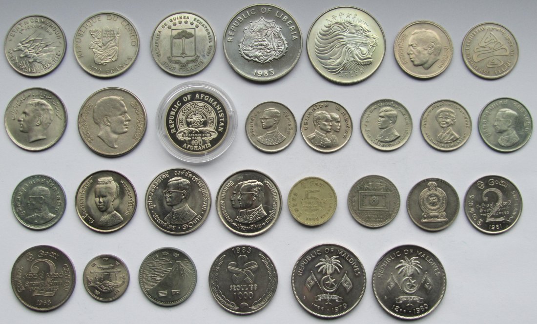  Afrika/Asien: Lot aus 29 verschiedenen Gedenkmünzen   