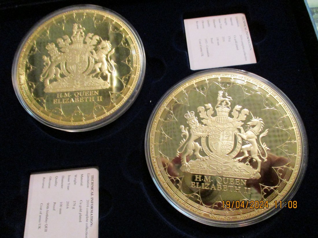  2 Medaillen Gigant 90.Geb.Königen Elisabeth II und Die Krönung /5   