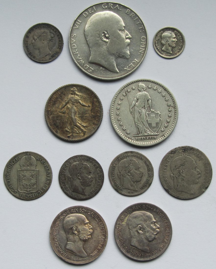  Europa: Lot aus elf verschiedenen Silbermünzen, zusammen 39,2 g Feinsilber   
