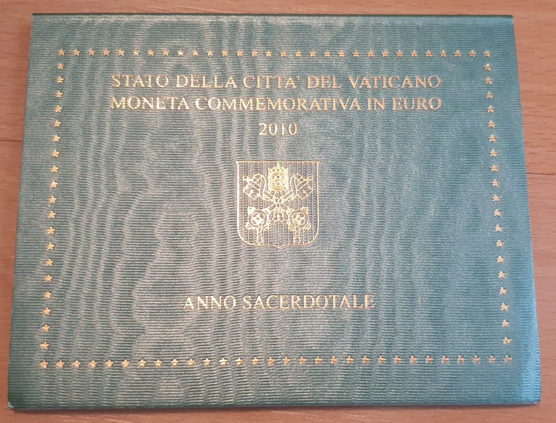  Vatikan 2010, 2 € Gedenkmünze Priesterjahr im grünen Originalfolder!   
