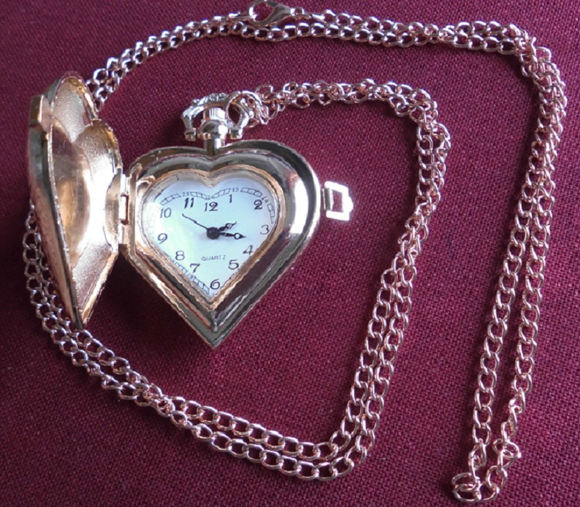 Damen-Taschenuhr Herzform 42mm 48gr mit 80cm Kette goldfarbig Quarzwerk NEU !