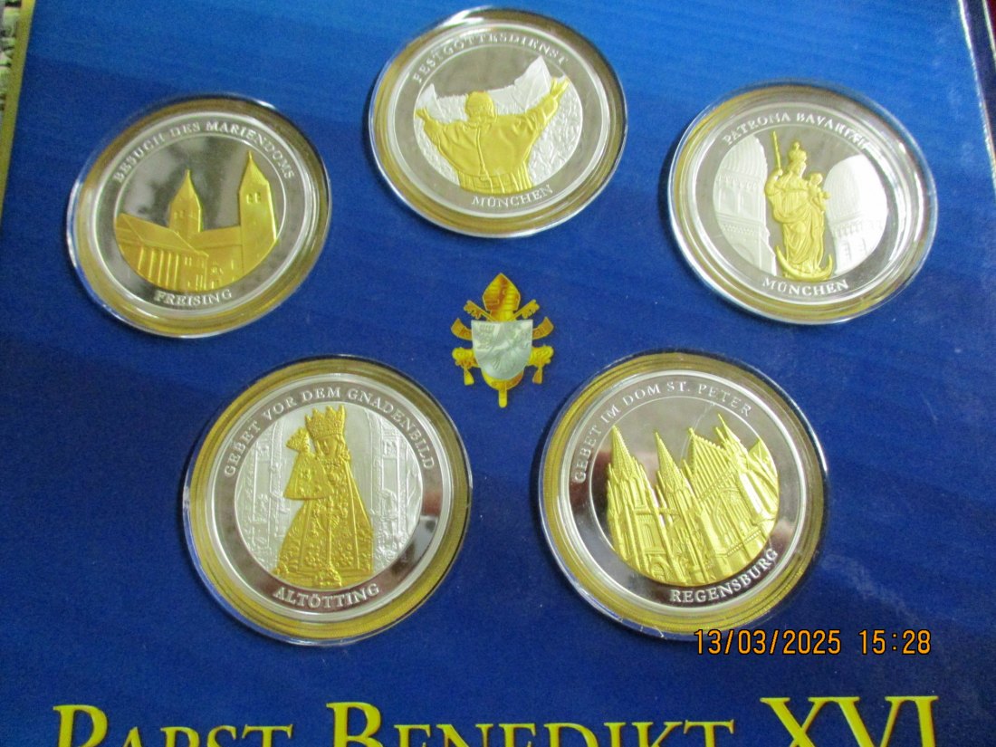  5 Medaillen Papst Benedikt XVI. Metall: Kupfer-Nickel   