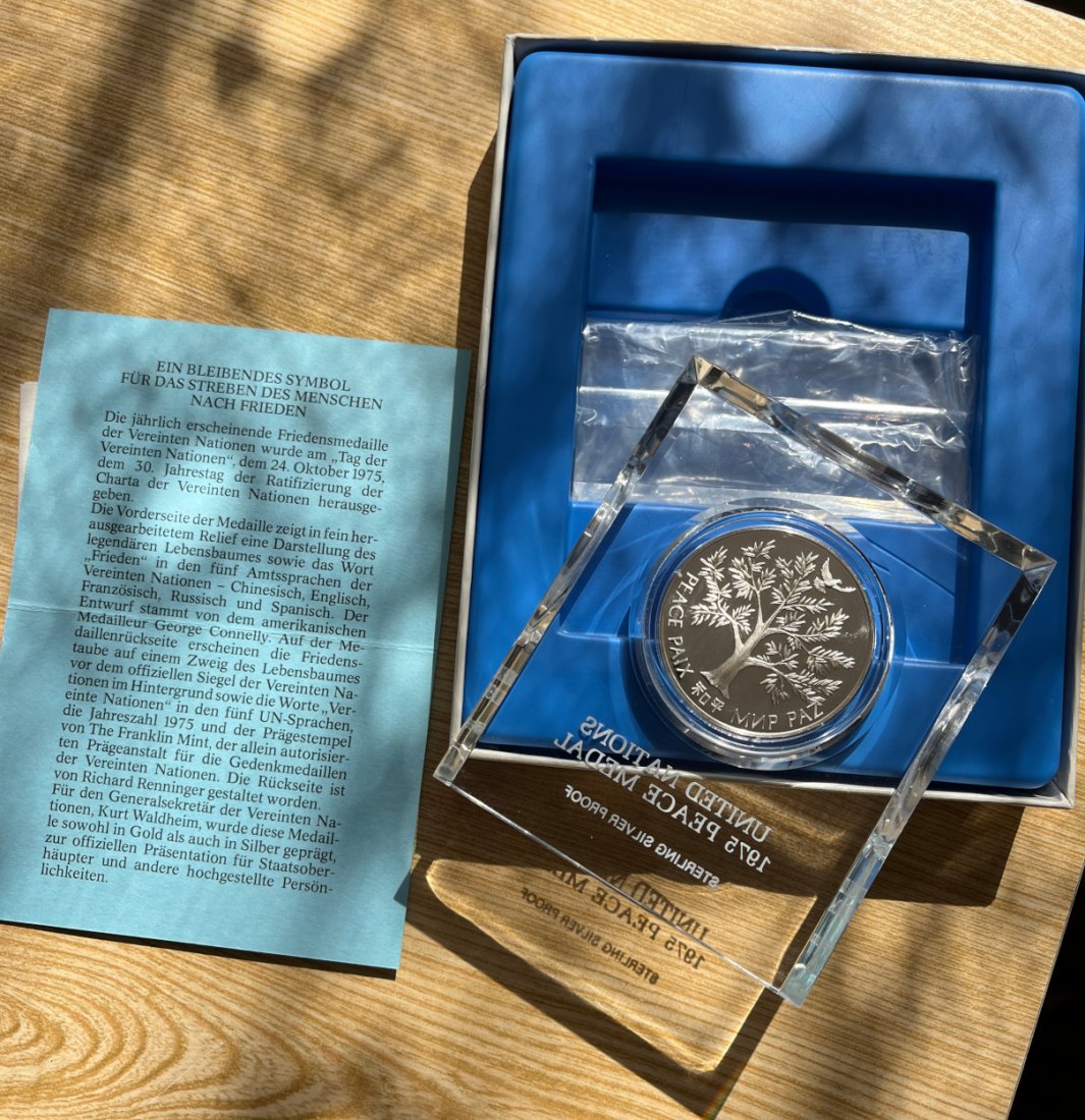 Silbermedaille 1975 UNITED NATIONS PEACE MEDAL - Friedenstaube auf einem Zweig PP