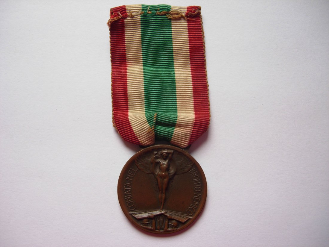  Medal - Italian - Austrian 1915 - 1918   