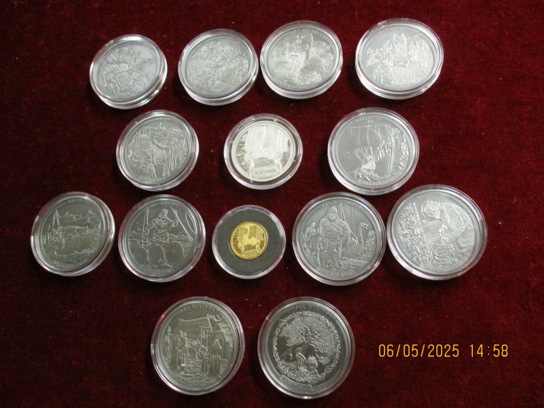  13 Silbermedaillen 333er Silber Ca: 60,91g fein 1x 585er Gold Ca.0,90g fein - 1101273-1101283 /3   