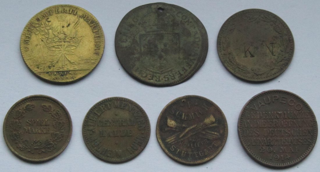  Deutschland: Lot aus sieben Jetons/Spielmarken   