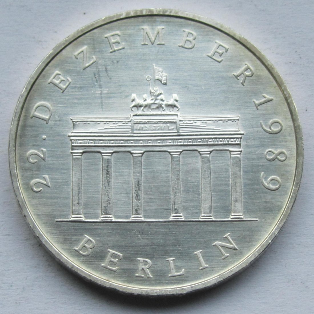  DDR: 20 Mark Brandenburger Tor 1990, Silber   