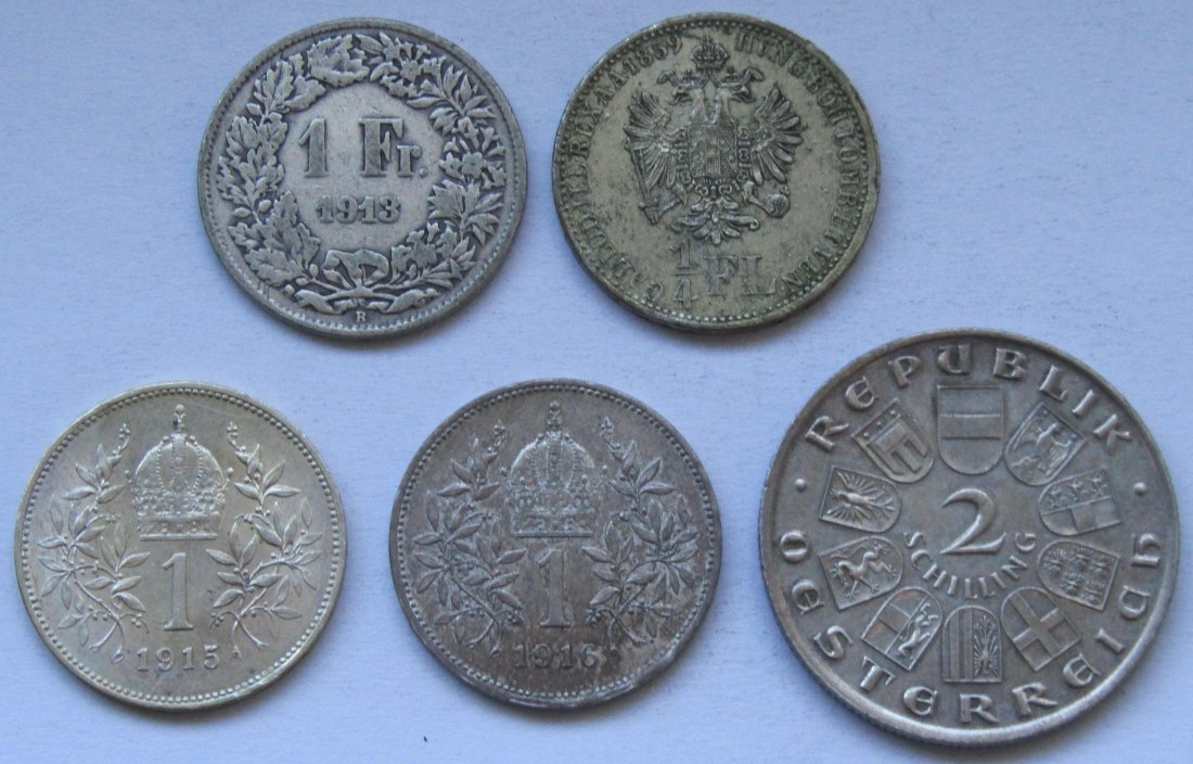  Schweiz/Österreich: Lot aus fünf Silbermünzen, zusammen 23 g Feinsilber   