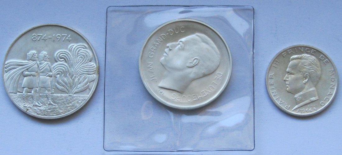  Island/Luxemburg/Monaco: Lot aus drei Silbermünzen, zusammen 58,9 g Feinsilber   