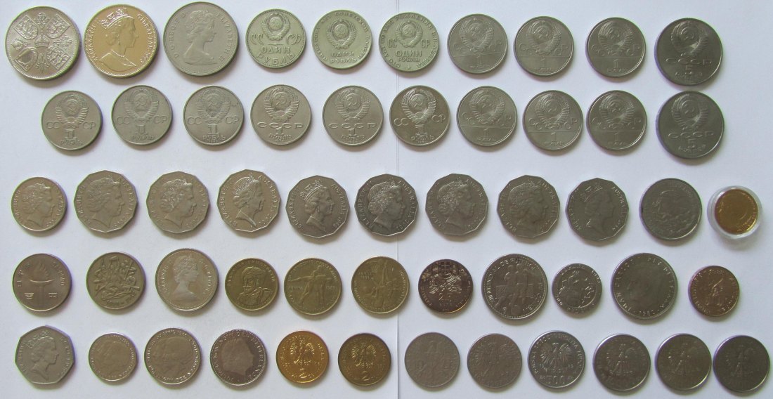  Großes Lot aus 54 verschiedenen Kupfer-Nickel-Gedenkmünzen aus aller Welt   