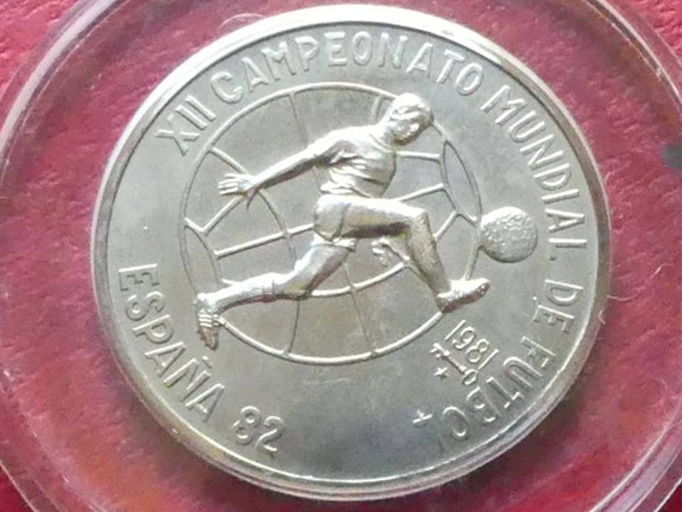  Seltene Münze Kuba 1 Peso 1982 zur Fußball-WM in Spanien. Nur 10000 Exemplare.   