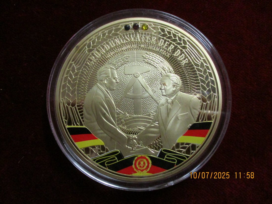  Medaille Gründungsväter der DDR 110g   