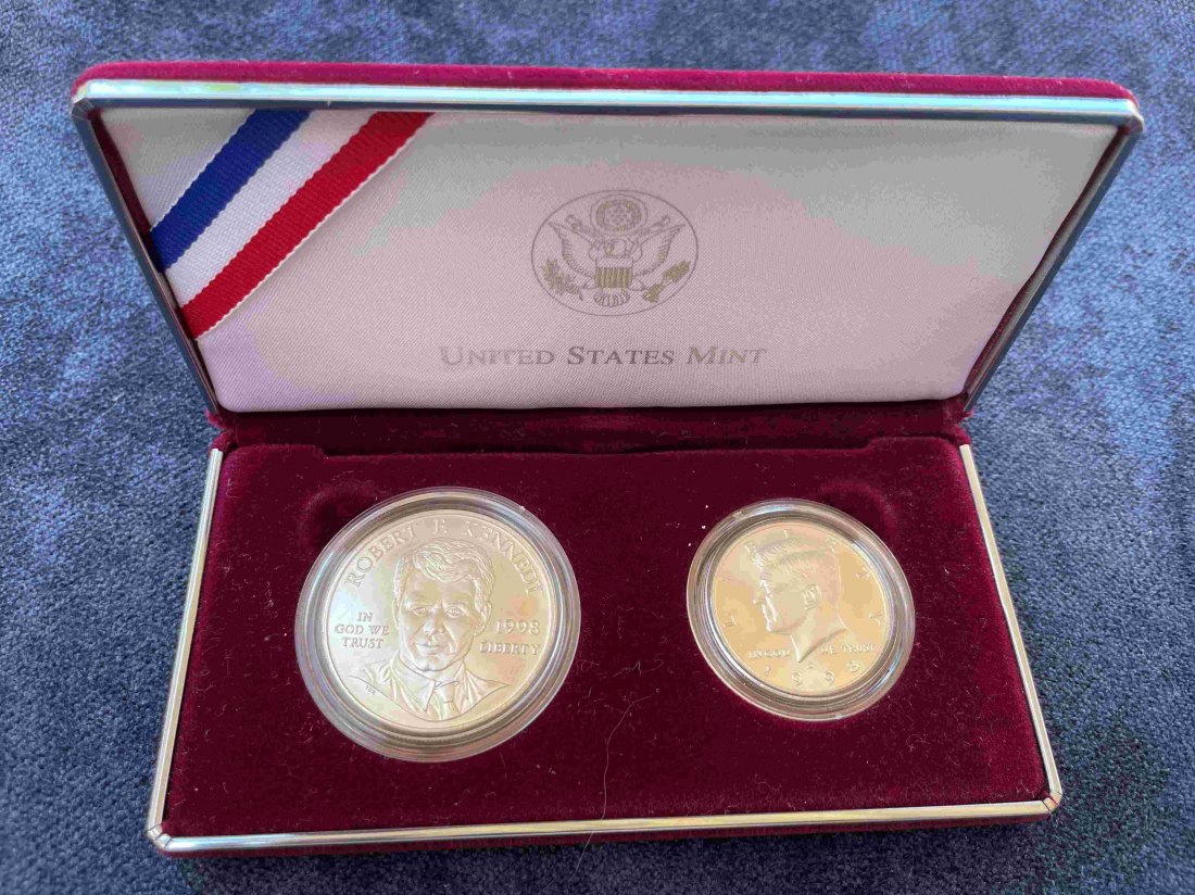 1998 Kennedy Uncirculated Collector 2 Coin Set Matte Finish Half + Silver Dollar
