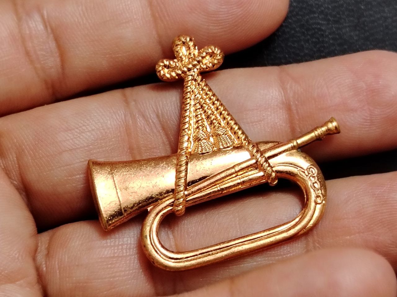 IRAQ Iraqi Kingdom King Royal Guards Insignia Military Metal Pin Badge Music . Rare