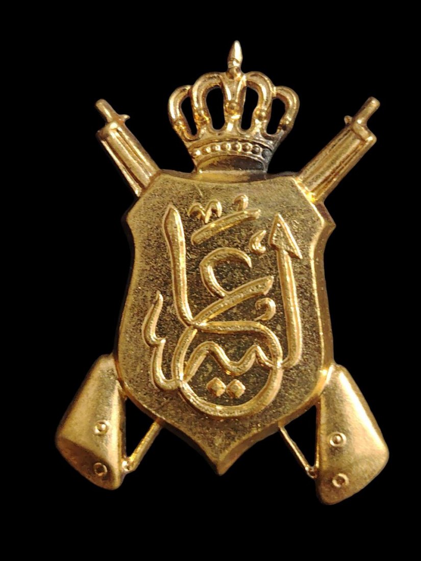 IRAQ Kingdom Insignia (Queen ALIYA) Royal Guards Beret Pin Badge.الملكة عاليه