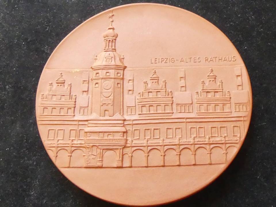  Große Meissen Steinzeug Medaille 825 Jahre Leipzig 103 mm Durchmesser   