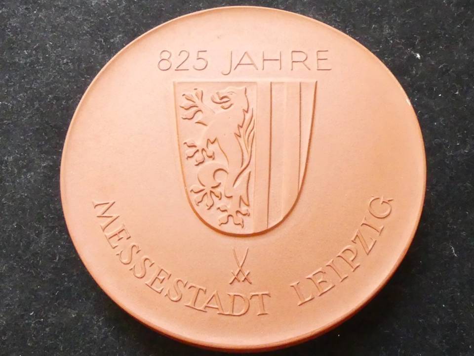  Große Meissen Steinzeug Medaille 825 Jahre Leipzig 103 mm Durchmesser   