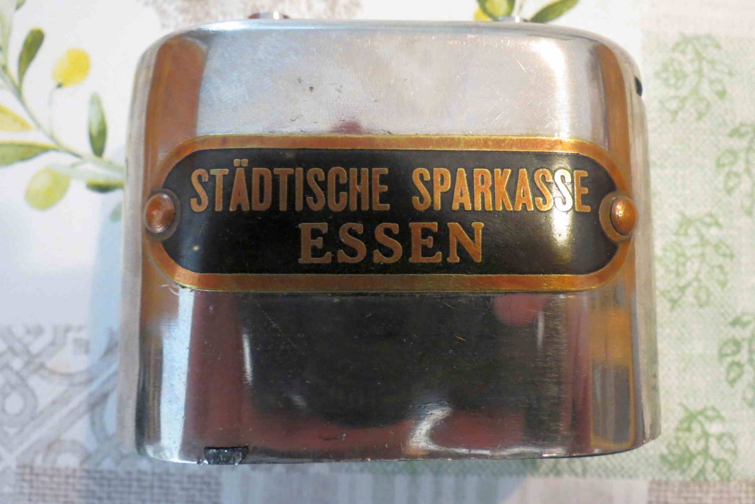 Alte Bügelspardose Städtische Sparkasse Essen mit Schlüssel