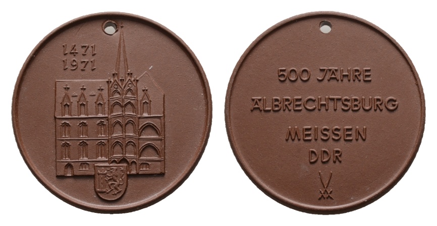  Medaille 1971; 500 Jahre Albrechtsburg Meissen DDR; Porzellan; gelocht; 11,13 g, Ø 42,17 mm   