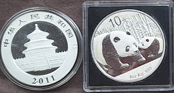  China,10 Yuan, 2011 Panda mit Jungtier, 1oz 999er Silber gekapselt   
