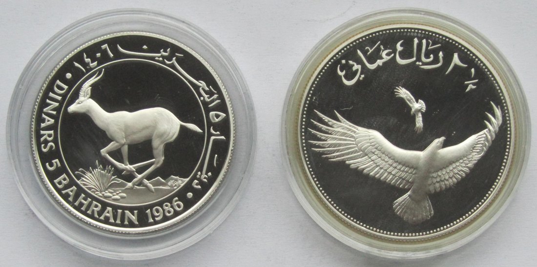  Bahrain/Oman: Lot aus zwei Tiermünzen, zusammen 44,1 g Feinsilber   