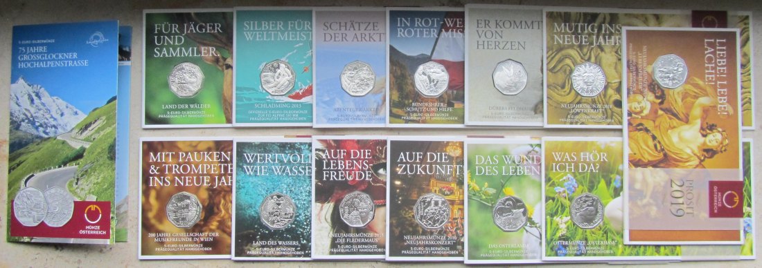  Österreich: 14 verschiedene 5 Euro handgehoben in Coincards, zusammen 112 g Feinsilber   