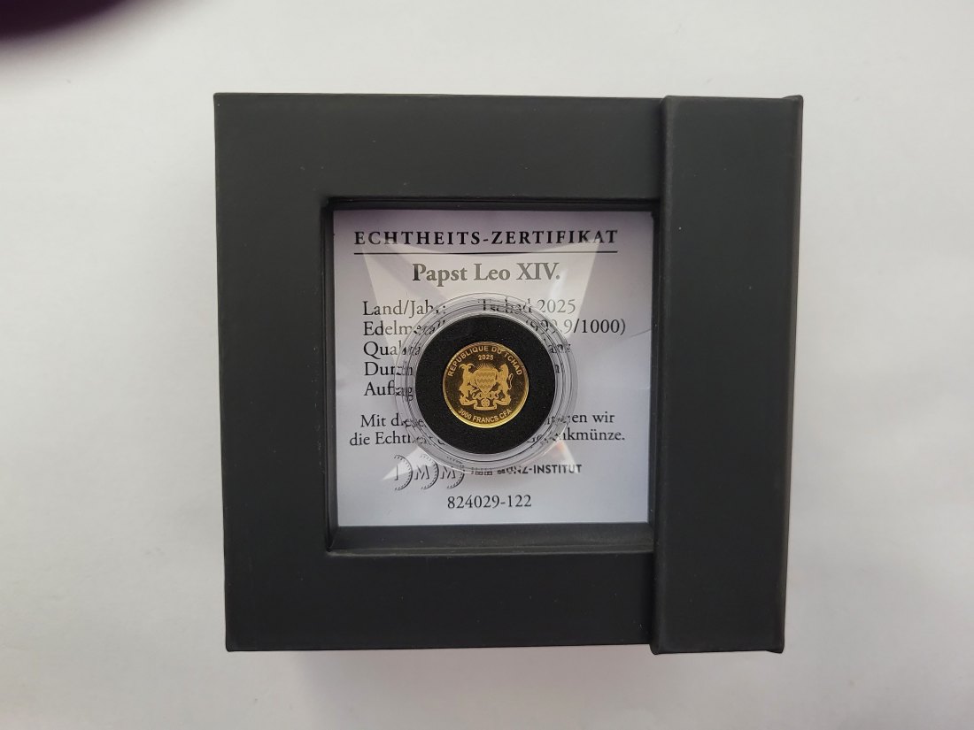  3000 Francs 2025 Goldmünze 1/100 Oz 999,9 Papst Leo XIV. Tschad Spittalgold9800 (5526   