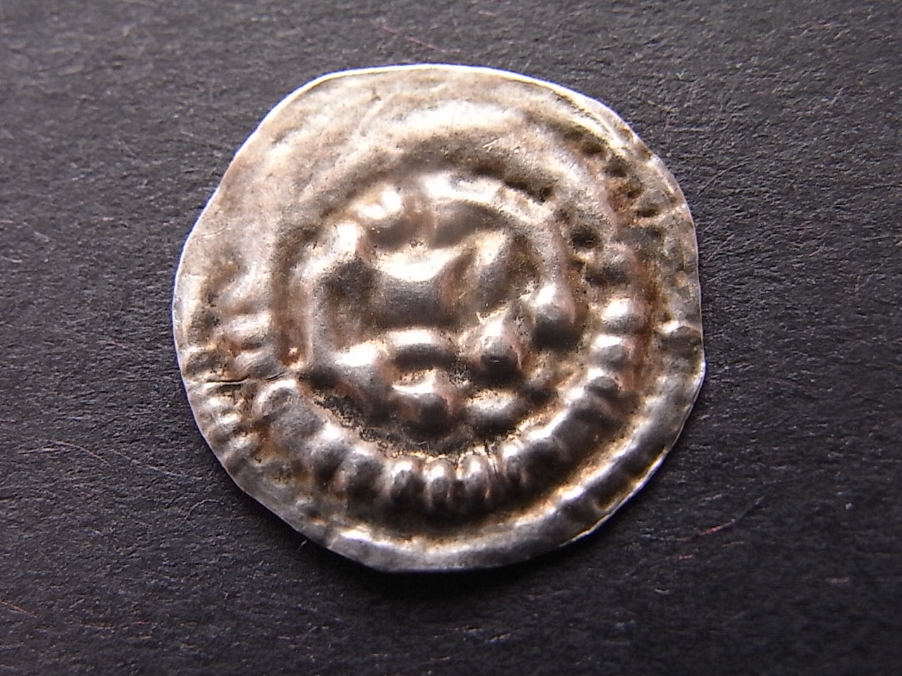  Ungarn Brakteat Bela III. 1171-1196 Huszar 192 0,26gramm   