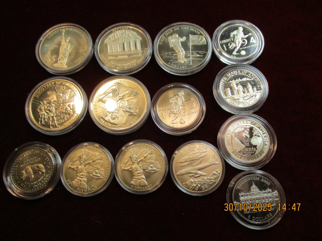  Lot Sammlung Münzen siehe Foto Metall: kein Silber Gewicht: Ca: 259g / HG   