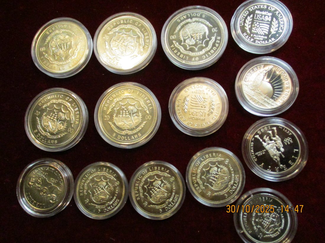  Lot Sammlung Münzen siehe Foto Metall: kein Silber Gewicht: Ca: 259g / HG   