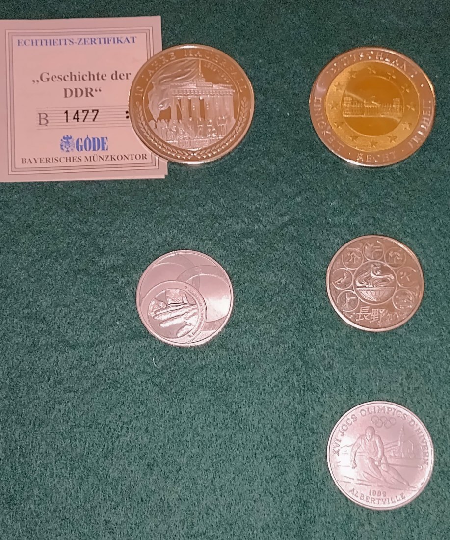  Konvolut an Medaillen aus aller Welt   