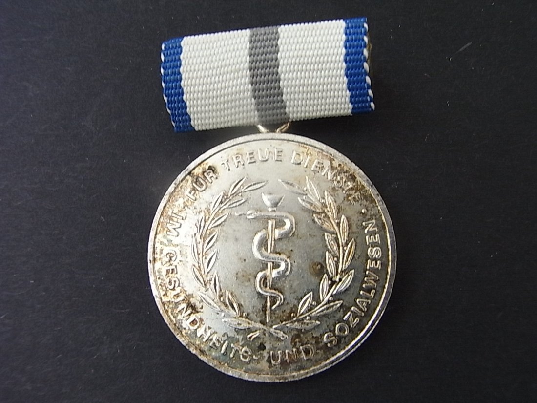  DDR Medaille für treue Dienste im Gesundheits- und Sozialwesen in Silber   