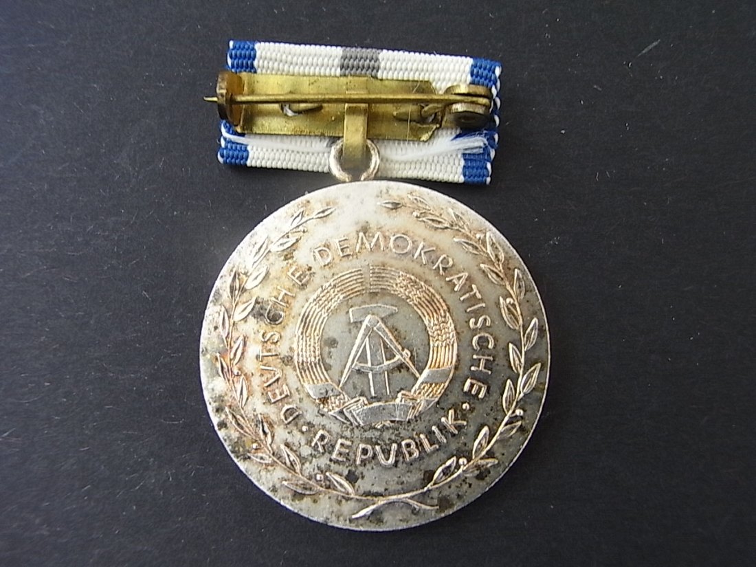  DDR Medaille für treue Dienste im Gesundheits- und Sozialwesen in Silber   