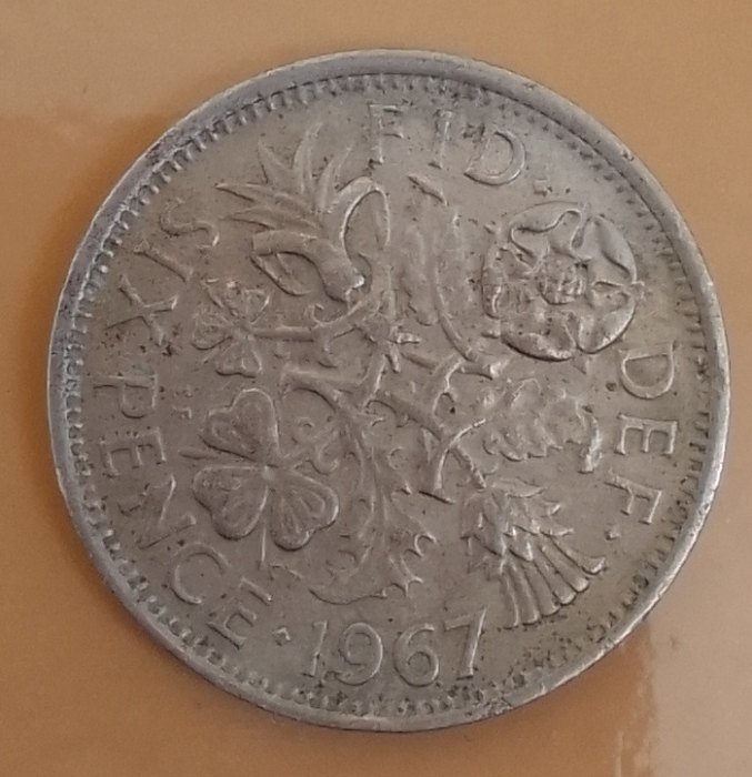  6 PENCE CIRCULATED COIN ..ELIZABETH..1967   