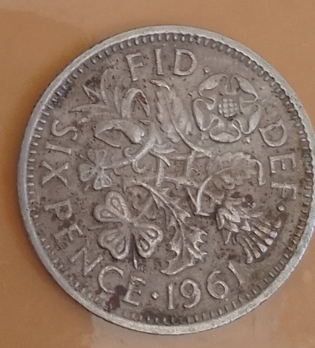  6 PENCE CIRCULATED COIN ..ELIZABETH..1961   
