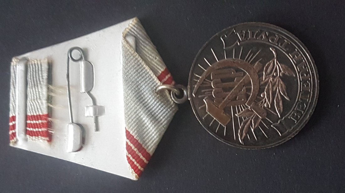  Russland Medaille Veteran der Arbeit Tombak versilbert 1974 getragen   