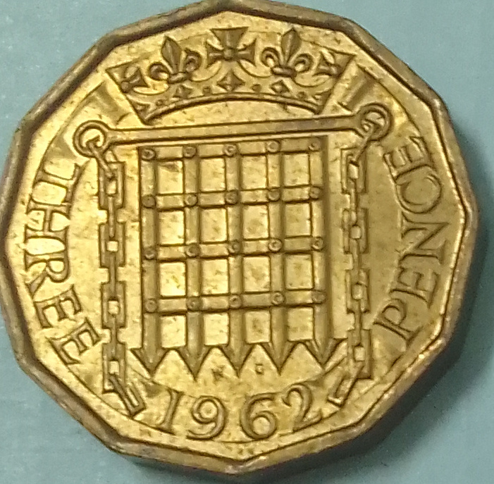  3 PENCR EXTRA FINE UK  CIRCULATED COIN ..1962   