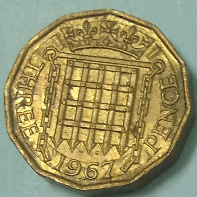  3 PENCE  UK  CIRCULATED COIN .1967   
