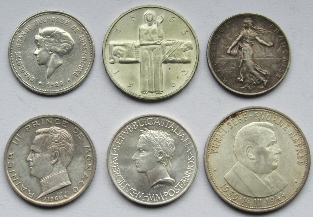  Europa: Lot aus sechs Silbermünzen, zusammen 56,6 g Feinsilber   