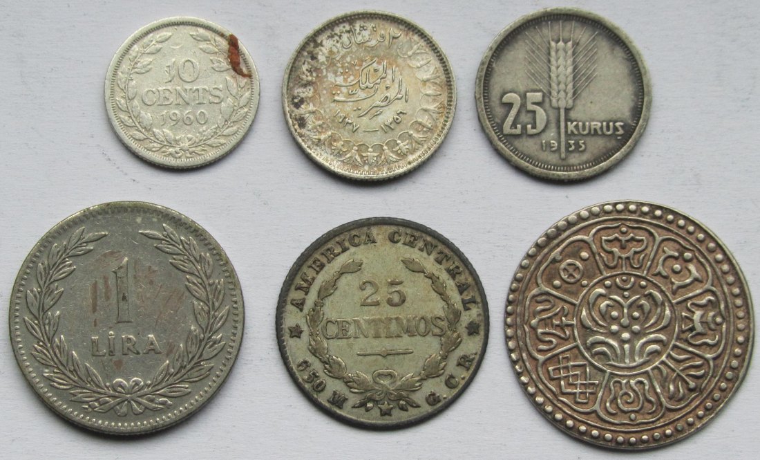  Lot aus sechs Silberkleinmünzen aus aller Welt, zusammen 17 g Feinsilber   