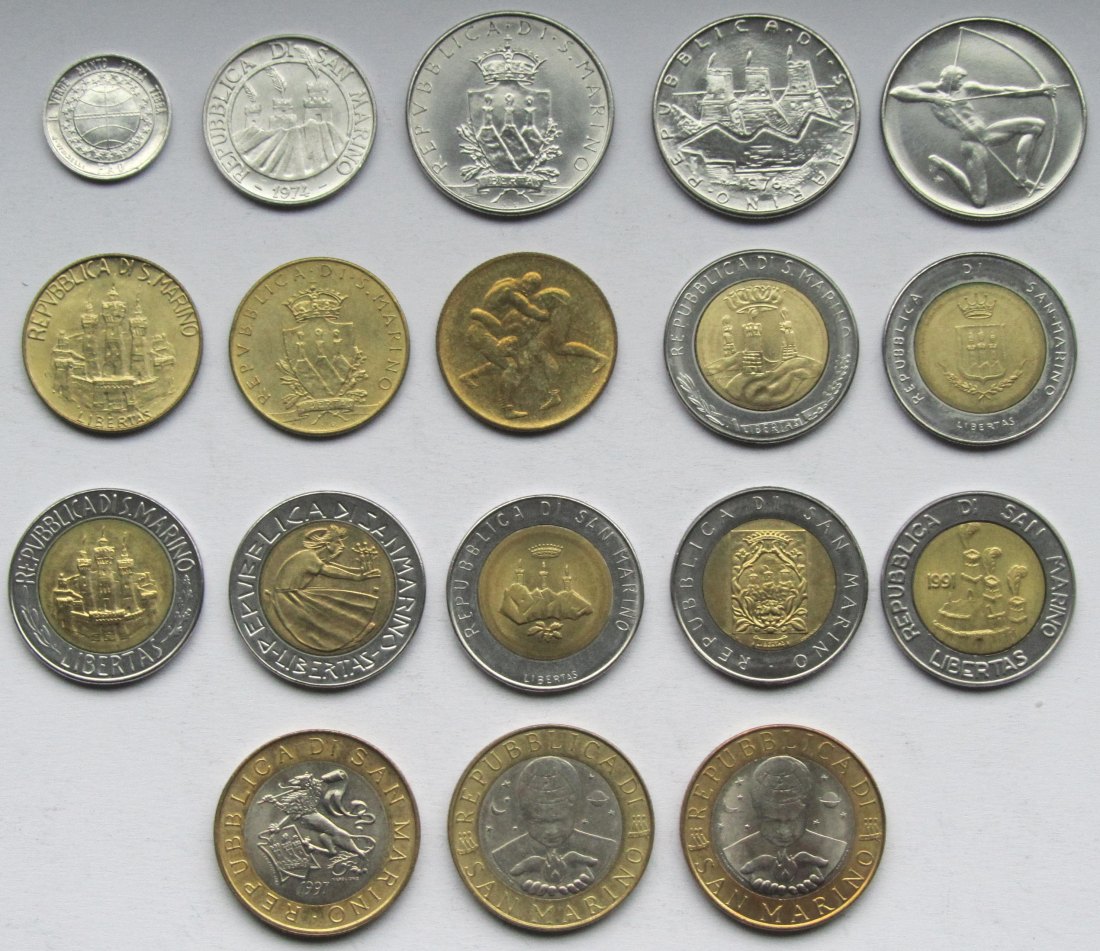  San Marino: Lot aus 18 verschiedenen Lire-Münzen   