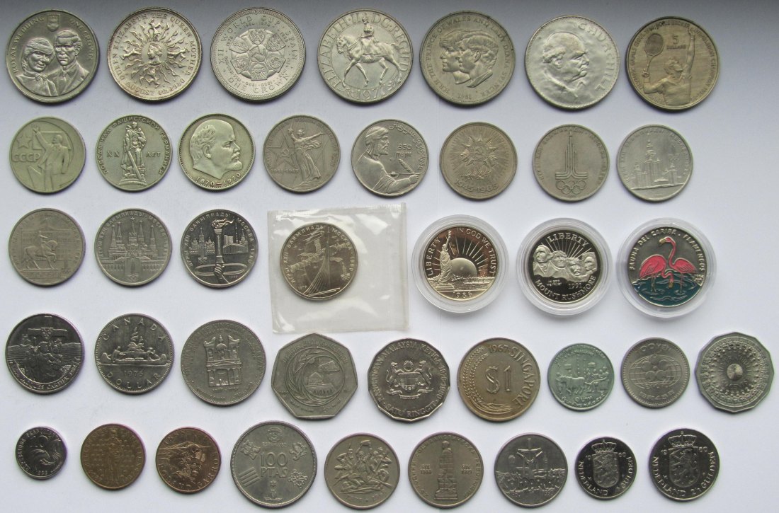  Großes Lot aus 40 verschiedenen Kupfer-Nickel-Gedenkmünzen aus aller Welt   