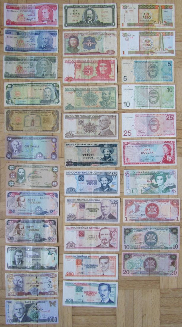  Karibik: Lot aus 33 verschiedenen Banknoten   