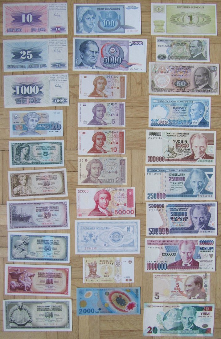  Südosteuropa: Lot aus 30 verschiedenen Banknoten, alle kassenfrisch   