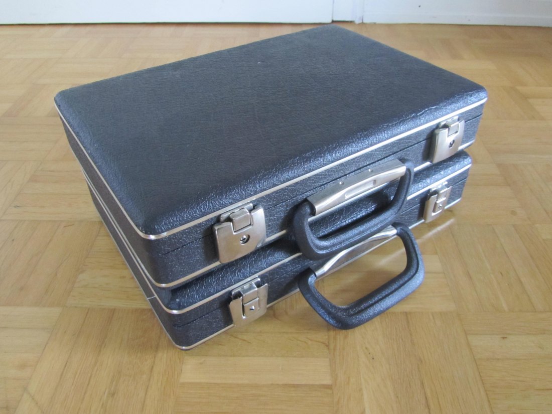  2 große Münzkoffer in Leder   