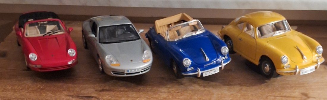  4 Porsche 1:18Maßstab Vitrinestücke nicht bespielt   
